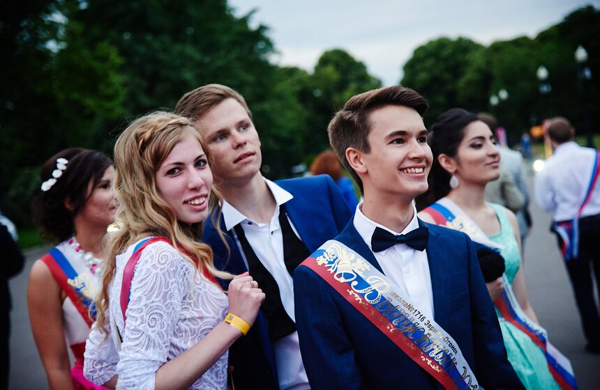 В парке Горького прошел выпускной вечер 8 фото