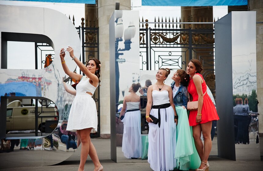 В парке Горького прошел выпускной вечер 1 фото