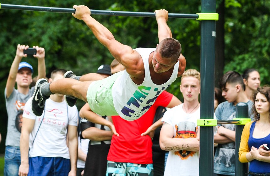 Бесплатная площадка для воркаута открылась в "Лужниках" 5 фото