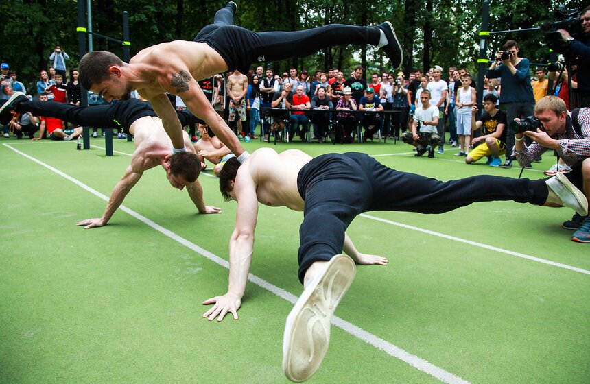 Бесплатная площадка для воркаута открылась в "Лужниках" 24 фото