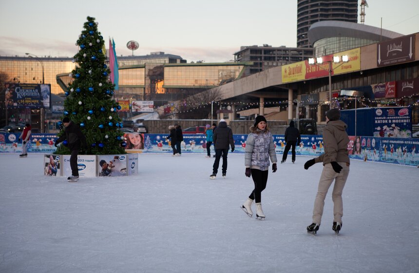 Возле спорткомплекса "Олимпийский" открылся каток 7 фото