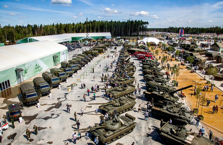 Военный форум "Армия-2015": от экипировки до новых боевых машин 21 фото