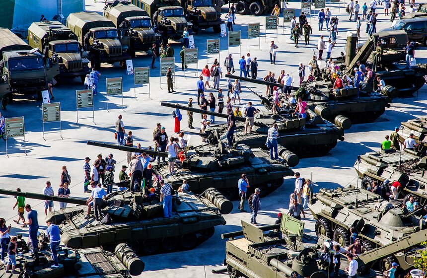 Военный форум "Армия-2015": от экипировки до новых боевых машин 25 фото