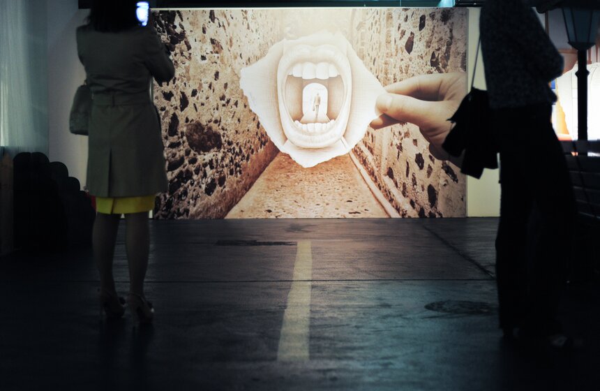 Выставка "Карандаш против камеры" в Московском планетарии 17 фото