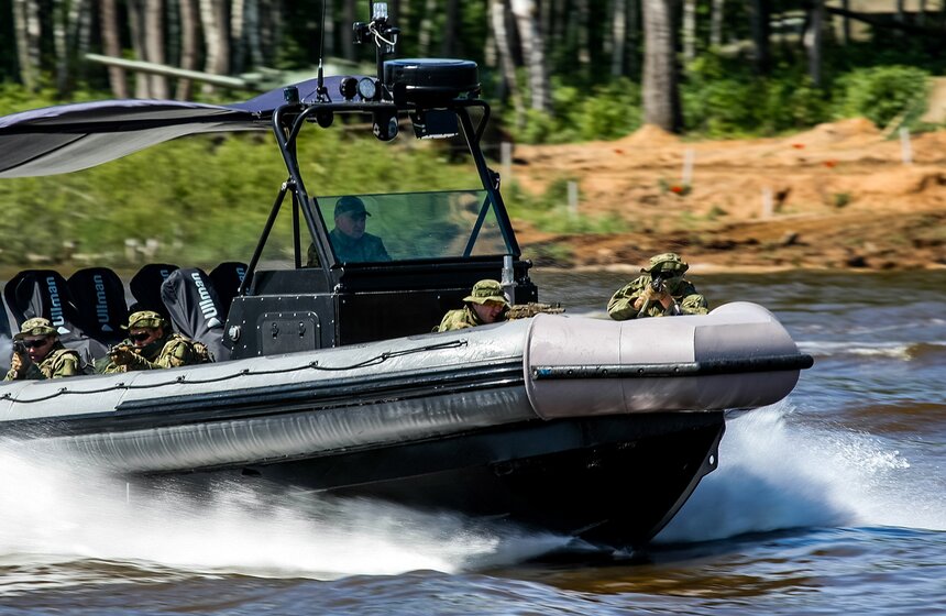 Военный форум "Армия-2015": от экипировки до новых боевых машин 16 фото
