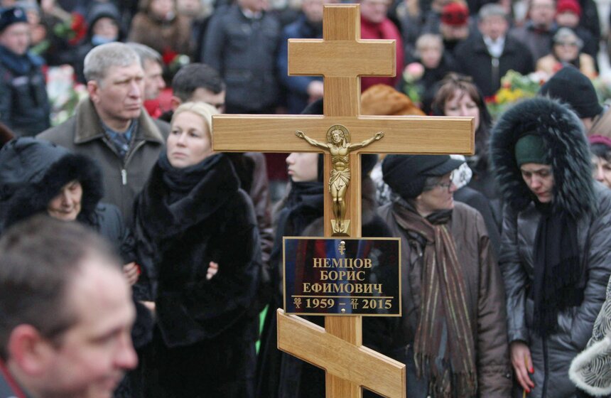 Борис Немцов похоронен на Троекуровском кладбище 18 фото
