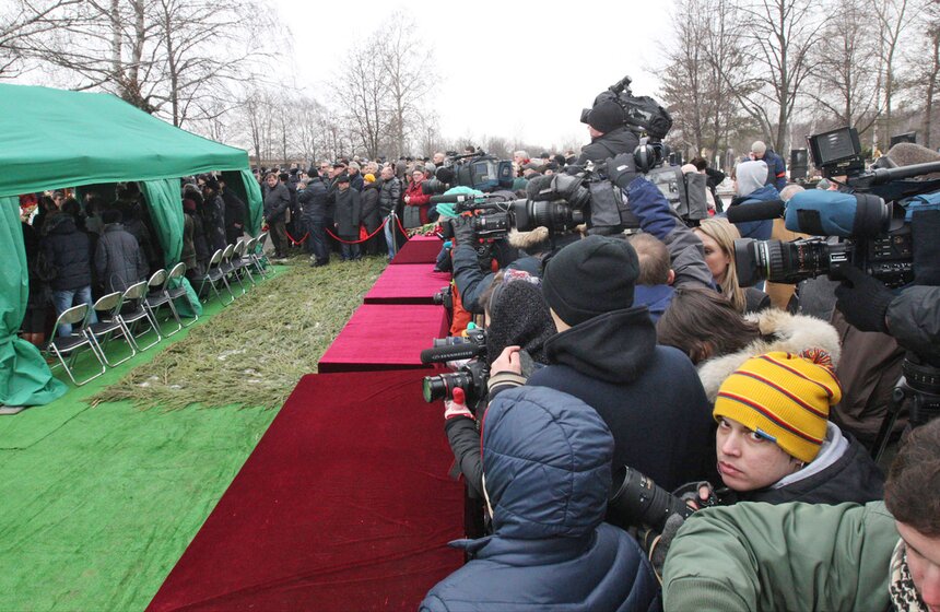 Борис Немцов похоронен на Троекуровском кладбище 3 фото