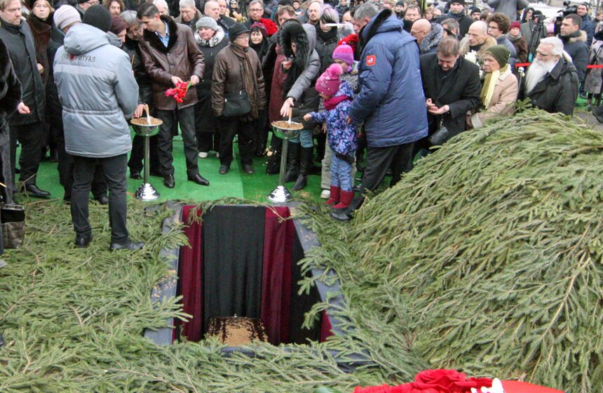 Борис Немцов похоронен на Троекуровском кладбище 15 фото