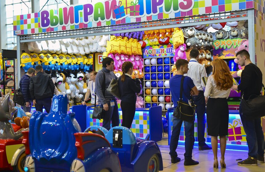 На ВДНХ открылась международная выставка аттракционов 13 фото