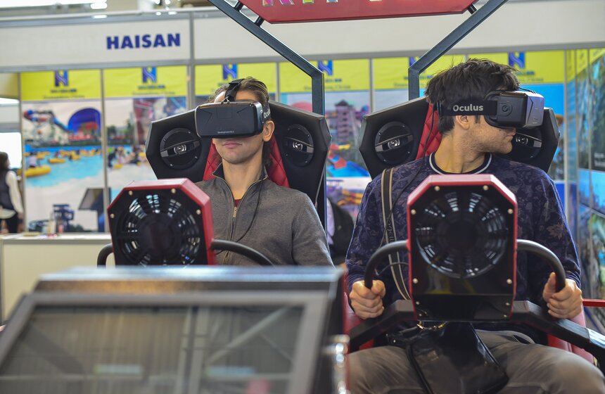 На ВДНХ открылась международная выставка аттракционов 5 фото