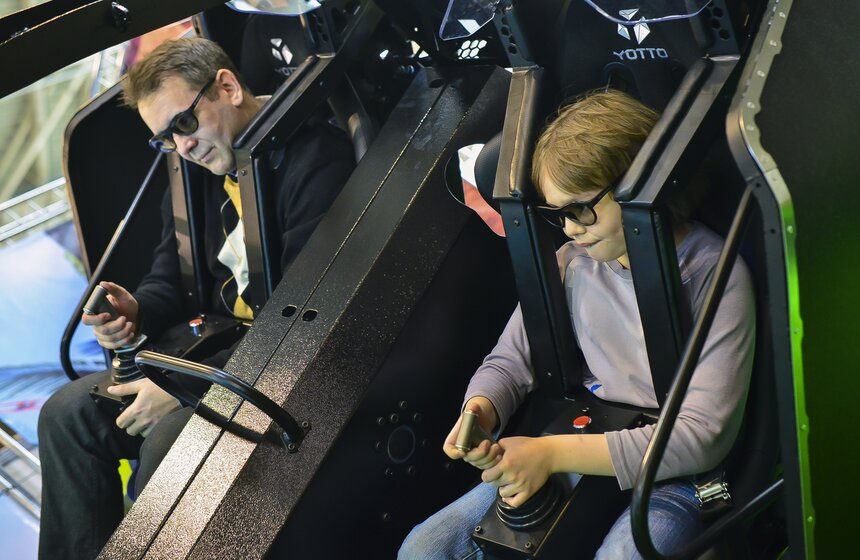 На ВДНХ открылась международная выставка аттракционов 4 фото