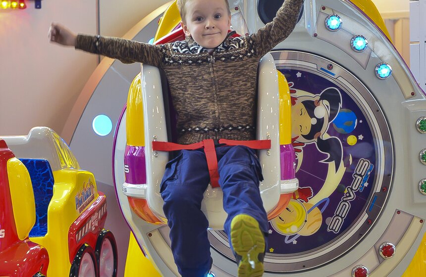 На ВДНХ открылась международная выставка аттракционов 11 фото