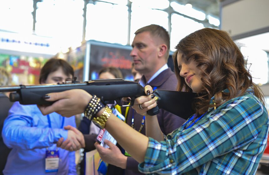 На ВДНХ открылась международная выставка аттракционов 8 фото