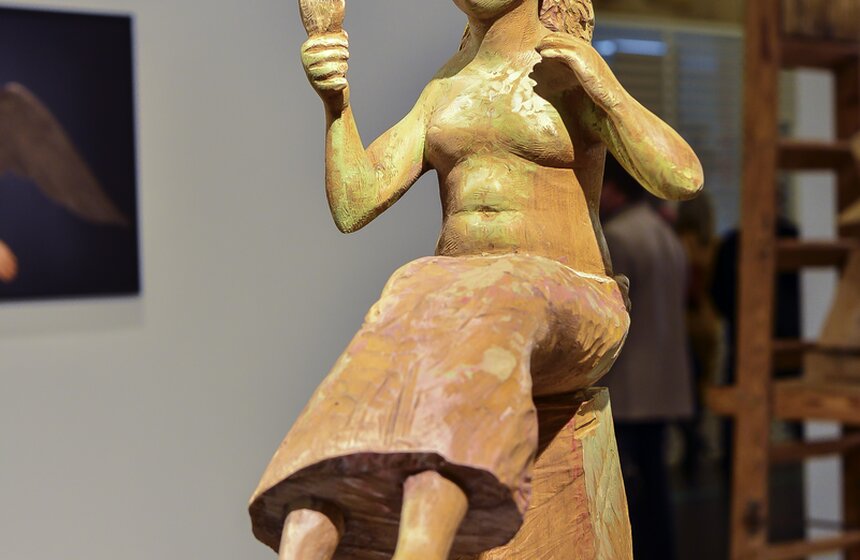 В ЦДХ открылся международный художественный салон "Люди и мир" 2 фото