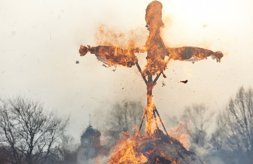 В Коломенском попрощались с Масленицей 18 фото