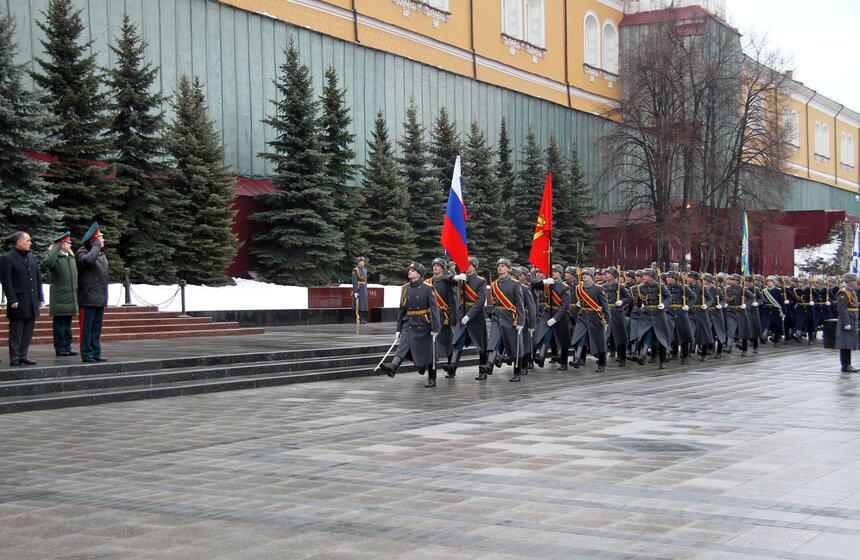 Сергей Собянин возложил цветы к Могиле Неизвестного Солдата 13 фото