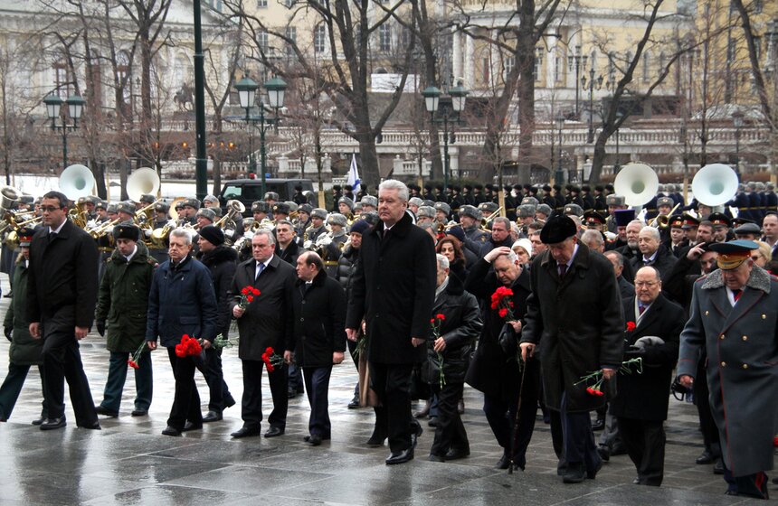 Сергей Собянин возложил цветы к Могиле Неизвестного Солдата 5 фото