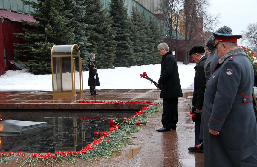 Сергей Собянин возложил цветы к Могиле Неизвестного Солдата 10 фото