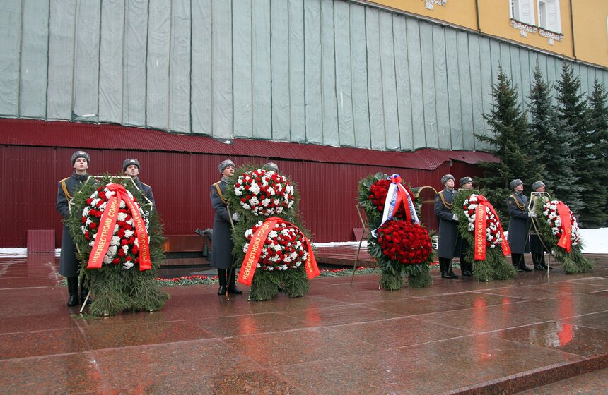 Сергей Собянин возложил цветы к Могиле Неизвестного Солдата 18 фото