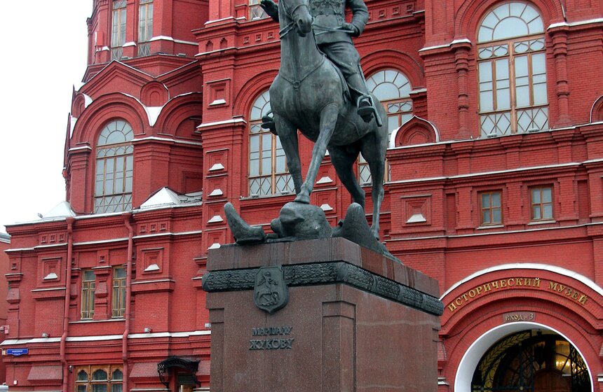 Сергей Собянин возложил цветы к Могиле Неизвестного Солдата 19 фото