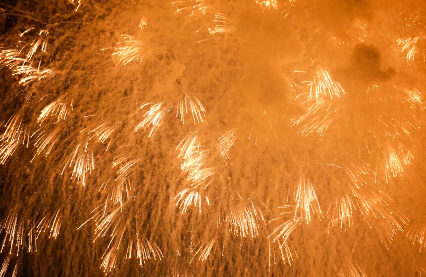 На Поклонной горе запустили праздничный салют 16 фото