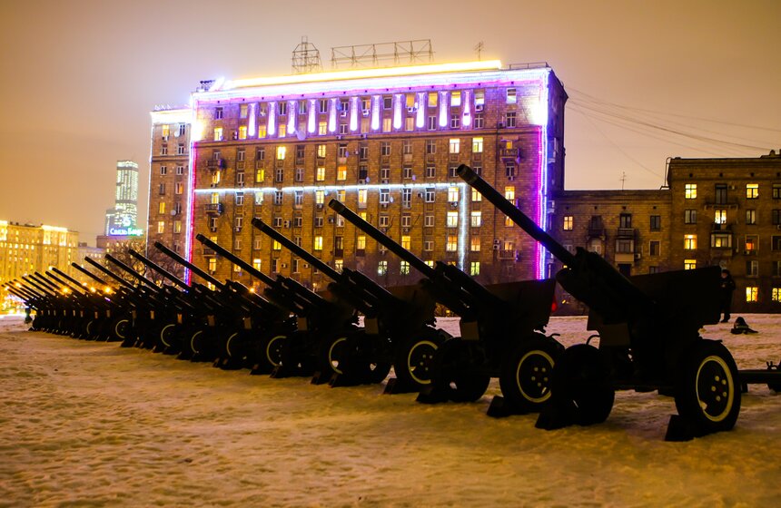 На Поклонной горе запустили праздничный салют 1 фото