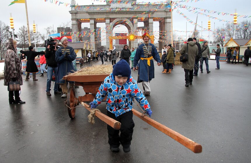 Сергей Собянин поздравил москвичей с Масленицей 14 фото