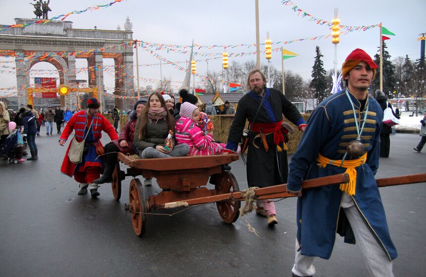 Сергей Собянин поздравил москвичей с Масленицей 18 фото