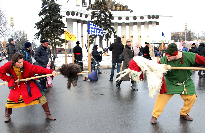 В столице отмечают Масленицу 13 фото