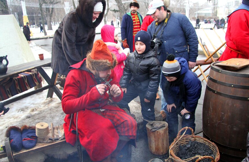 В столице отмечают Масленицу 15 фото