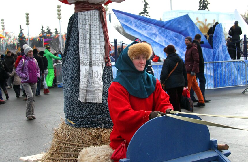 В столице отмечают Масленицу 19 фото