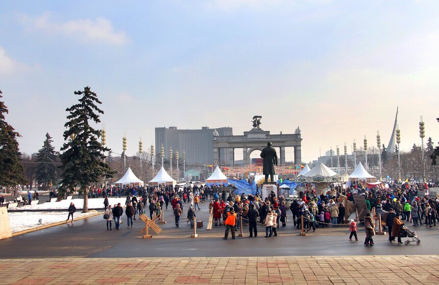 В столице отмечают Масленицу 25 фото