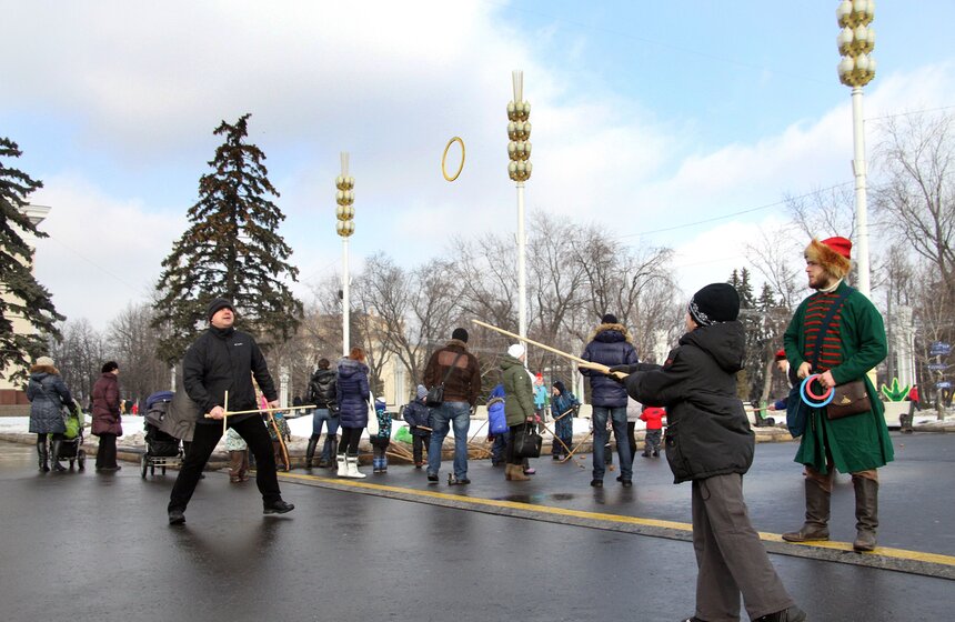 В столице отмечают Масленицу 10 фото