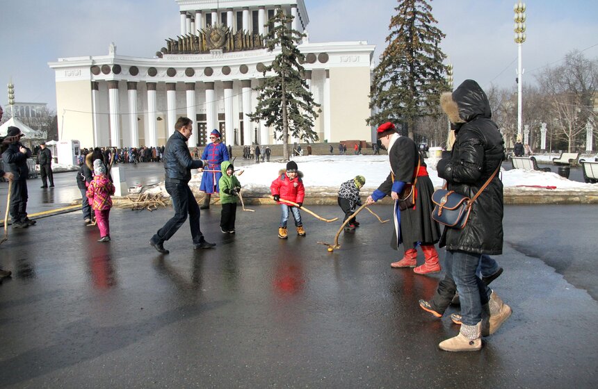 В столице отмечают Масленицу 8 фото