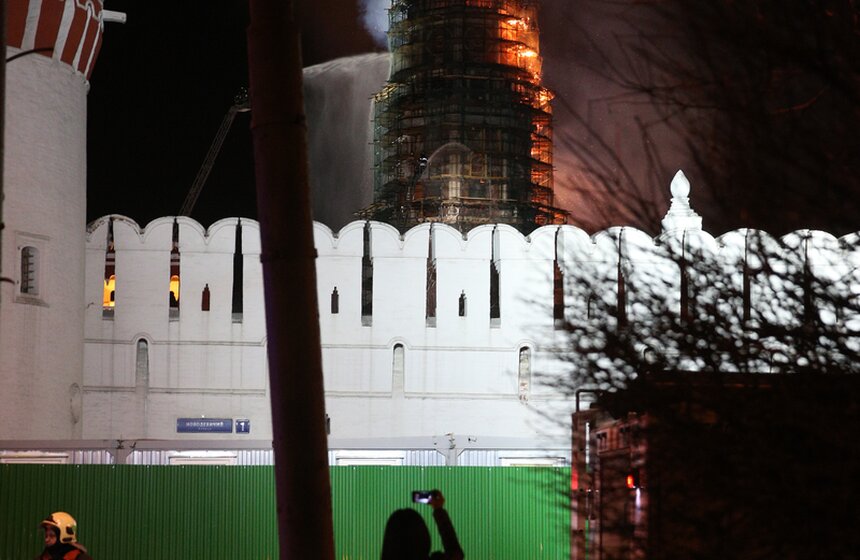 На колокольне Новодевичьего монастыря произошел пожар 4 фото