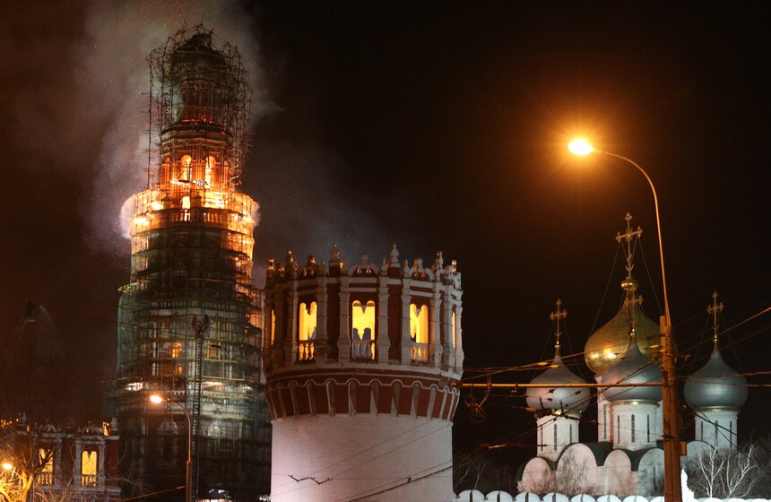 На колокольне Новодевичьего монастыря произошел пожар 5 фото