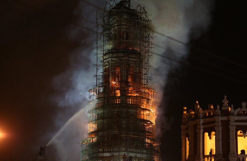 На колокольне Новодевичьего монастыря произошел пожар 1 фото