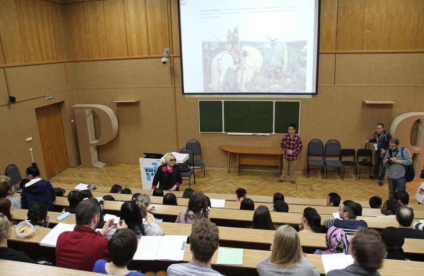 "Русский язык: взгляд изнутри": экскурсия по ИРЯ имени Пушкина 21 фото