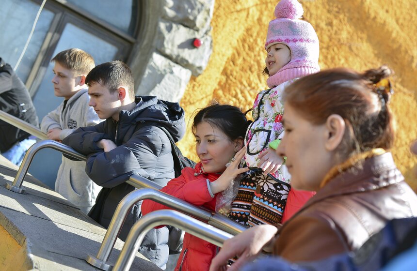 Пора вставать: питомцы Московского зоопарка вышли из спячки 7 фото