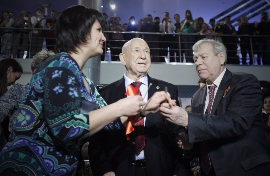 В Музее космонавтики отметили 50-летие выхода в открытый космос 10 фото