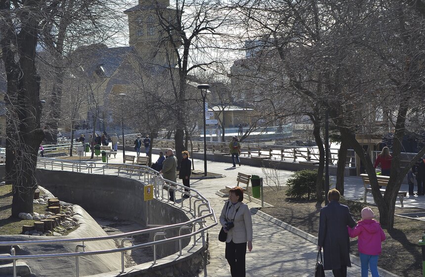 Пора вставать: питомцы Московского зоопарка вышли из спячки 23 фото