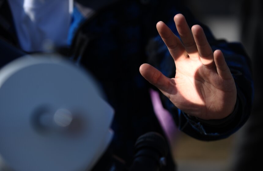 Как москвичи наблюдали за солнечным затмением 23 фото