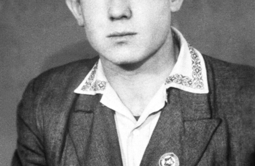 Будущий Летчик-космонавт Алексей Архипович Леонов - учащийся десятого класса. Фото: ТАСС