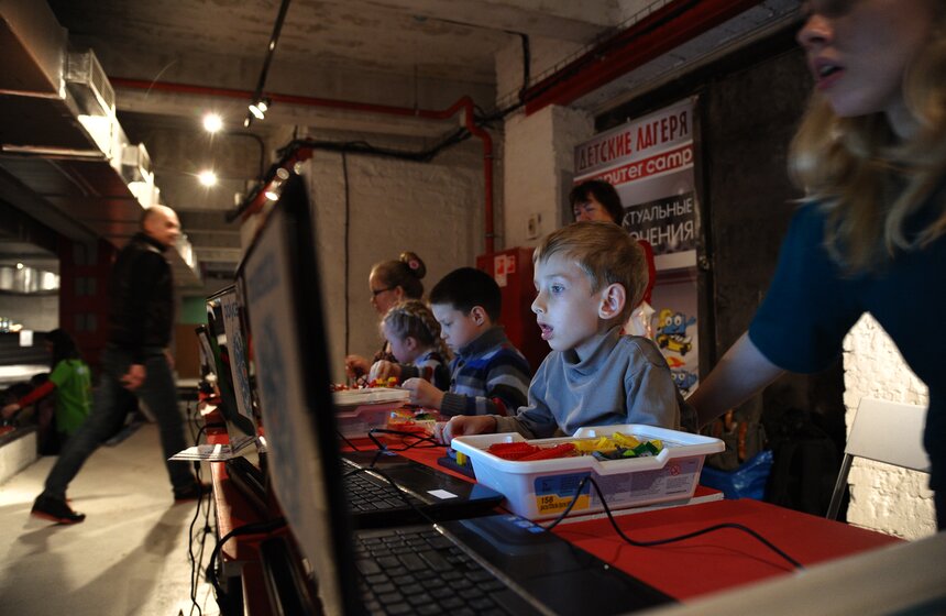 Центр несовременного искусства стал фантастическим мегаполисом 14 фото