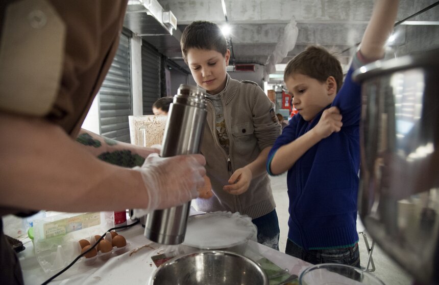 Центр несовременного искусства стал фантастическим мегаполисом 13 фото