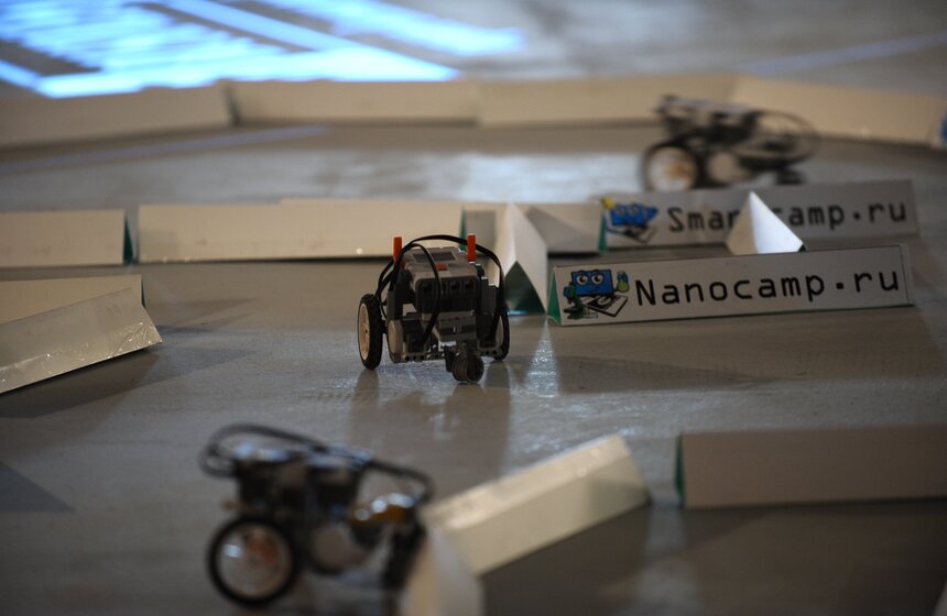 Центр несовременного искусства стал фантастическим мегаполисом 12 фото