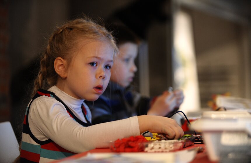 Центр несовременного искусства стал фантастическим мегаполисом 11 фото