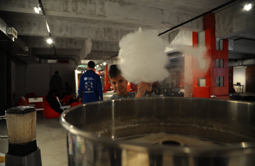 Центр несовременного искусства стал фантастическим мегаполисом 4 фото