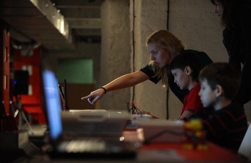 Центр несовременного искусства стал фантастическим мегаполисом 5 фото