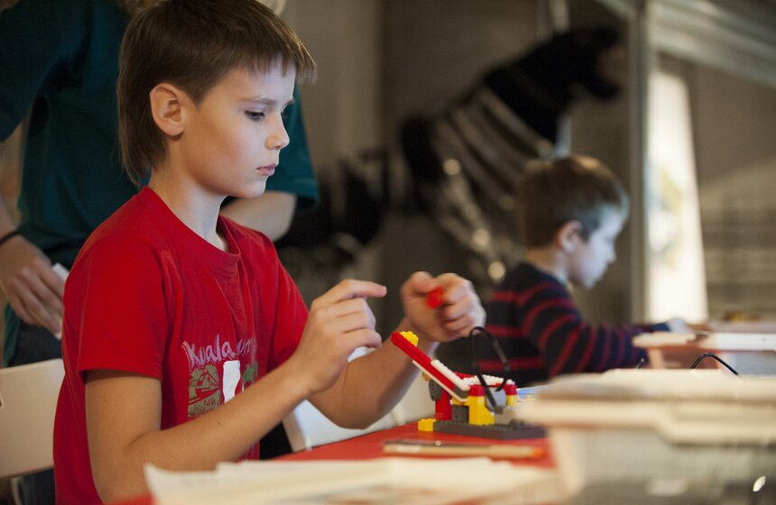 Центр несовременного искусства стал фантастическим мегаполисом 7 фото